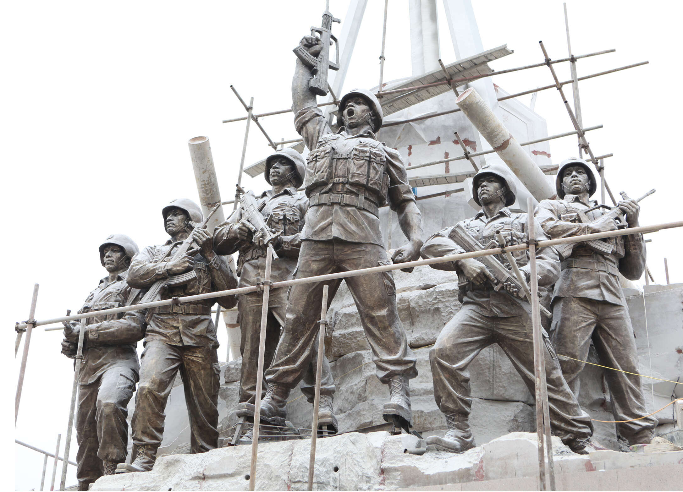 ĳװ an armored brigade theme sculpture